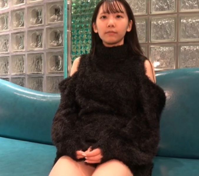 打扮时尚清纯可爱援交正妹上门服务脱光之后身材真棒一对车灯很诱人啪啪啪表情声音销魂
